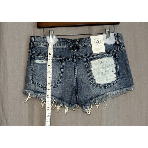Volcom Yae Juniors Size 7 Blue Denim distressed Cut-off Shorts NWT - Picture 8 of 16